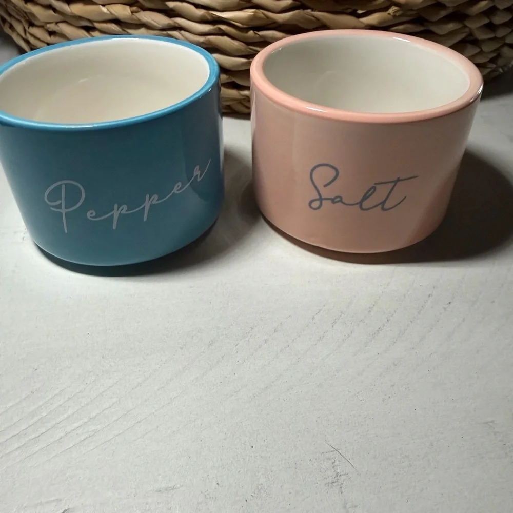 Farmhouse Blue and Pink Salt and Pepper Bowls